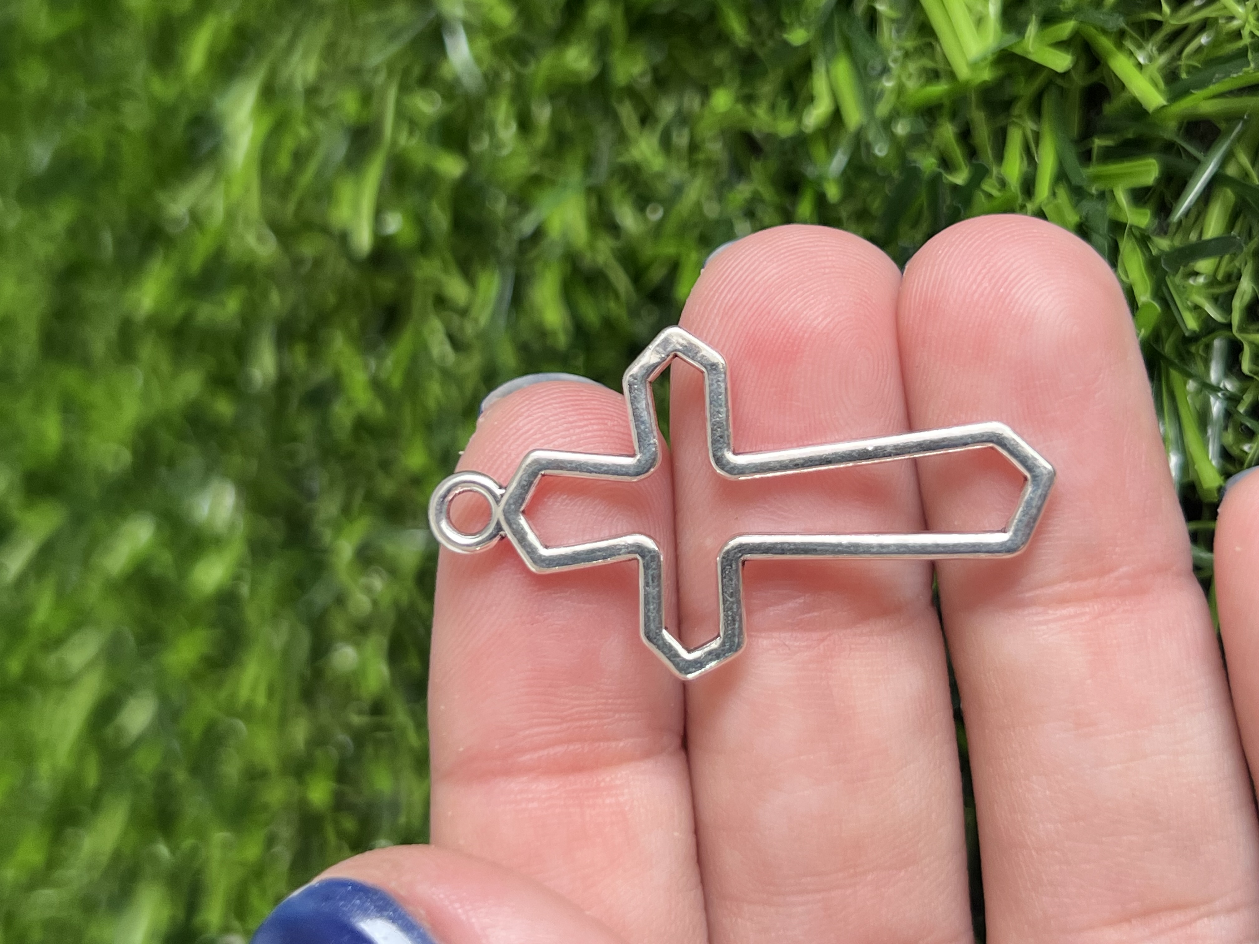 Bisel Cruz Plateada Redondeada