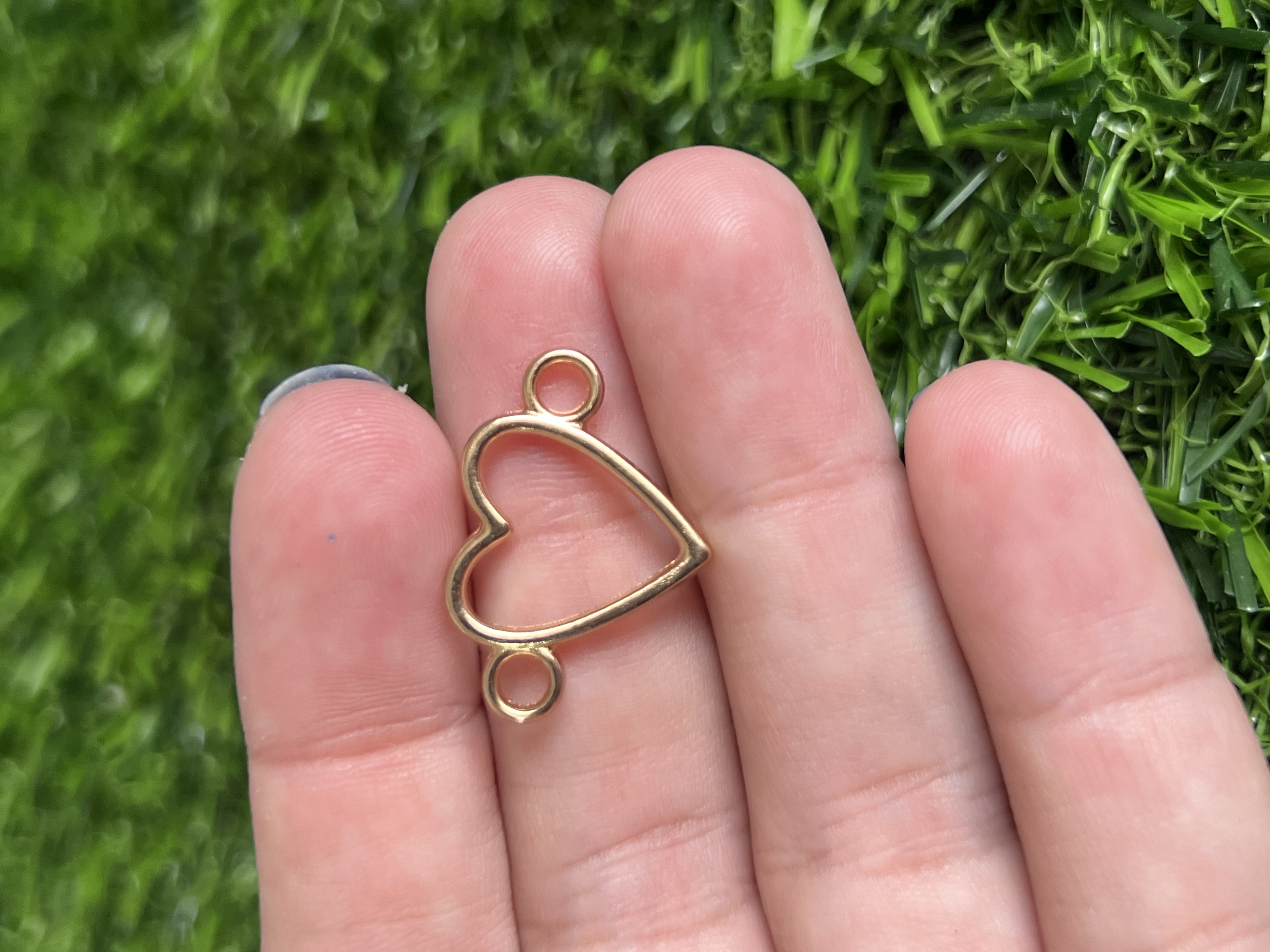 Bisel Corazon Con Dos Huequitos Dorados