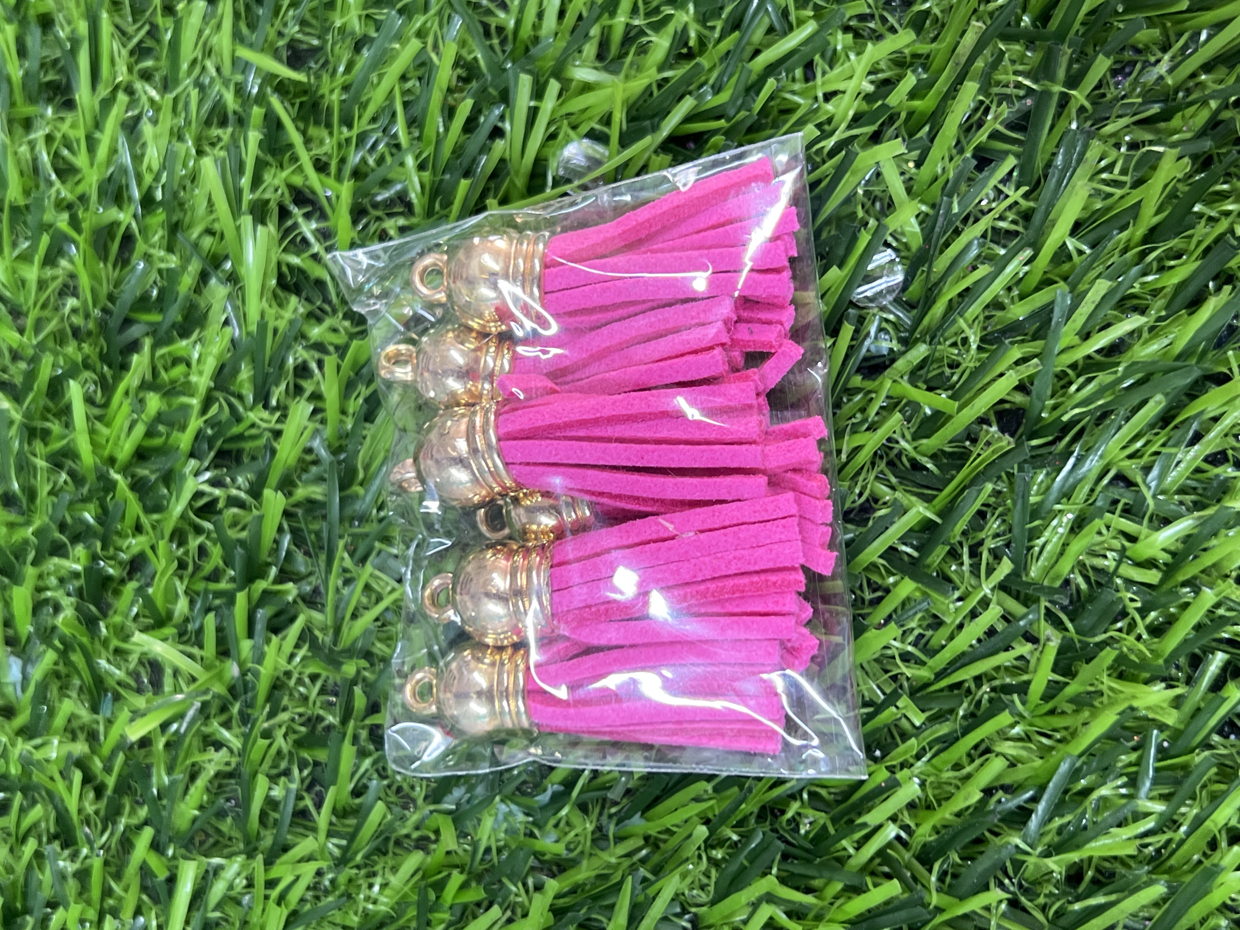 Borlas De Cuerina Tapa Dorada Color Fucsia