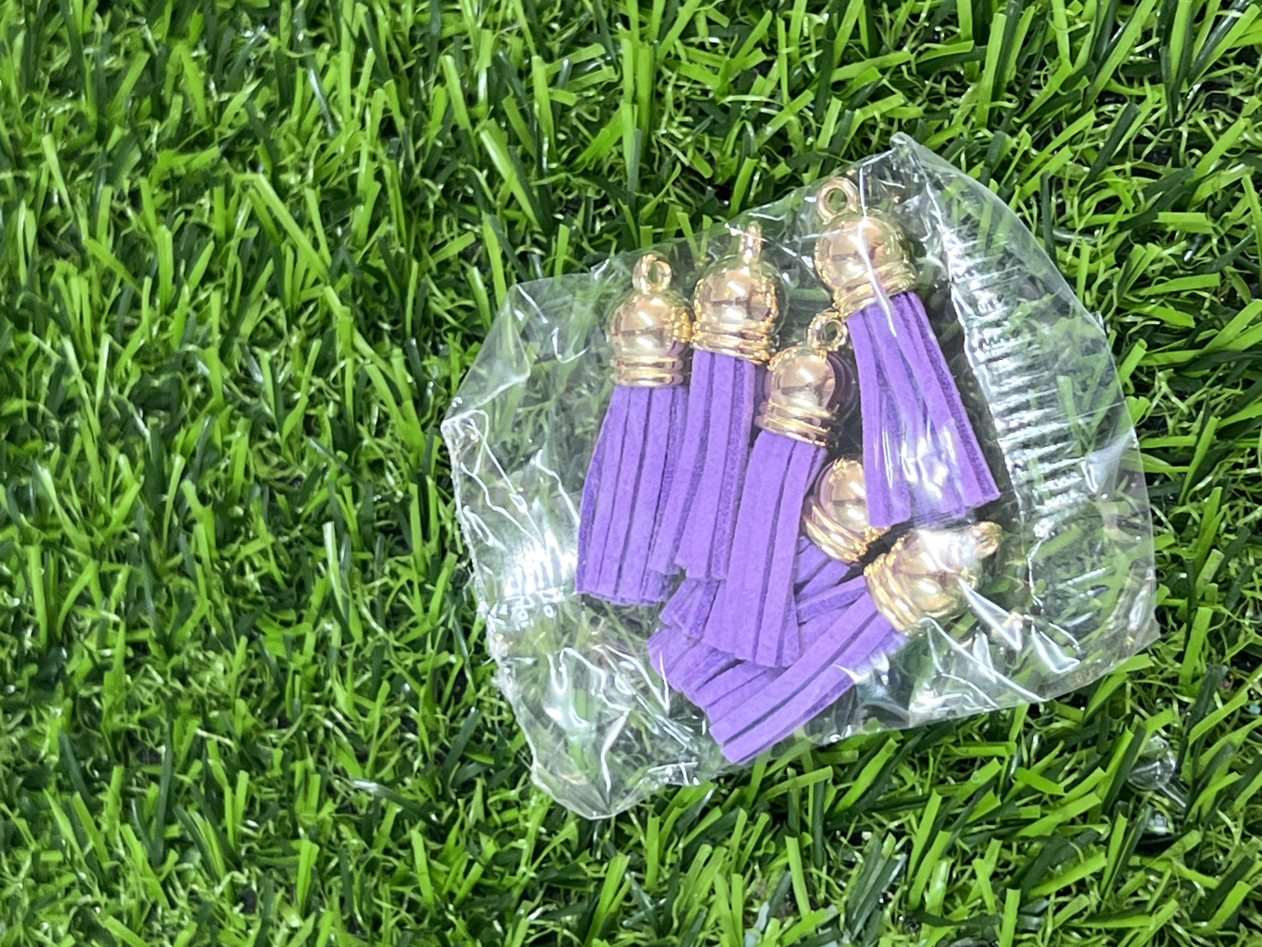 Borlas De Cuerina Tapa Dorada Color Morado