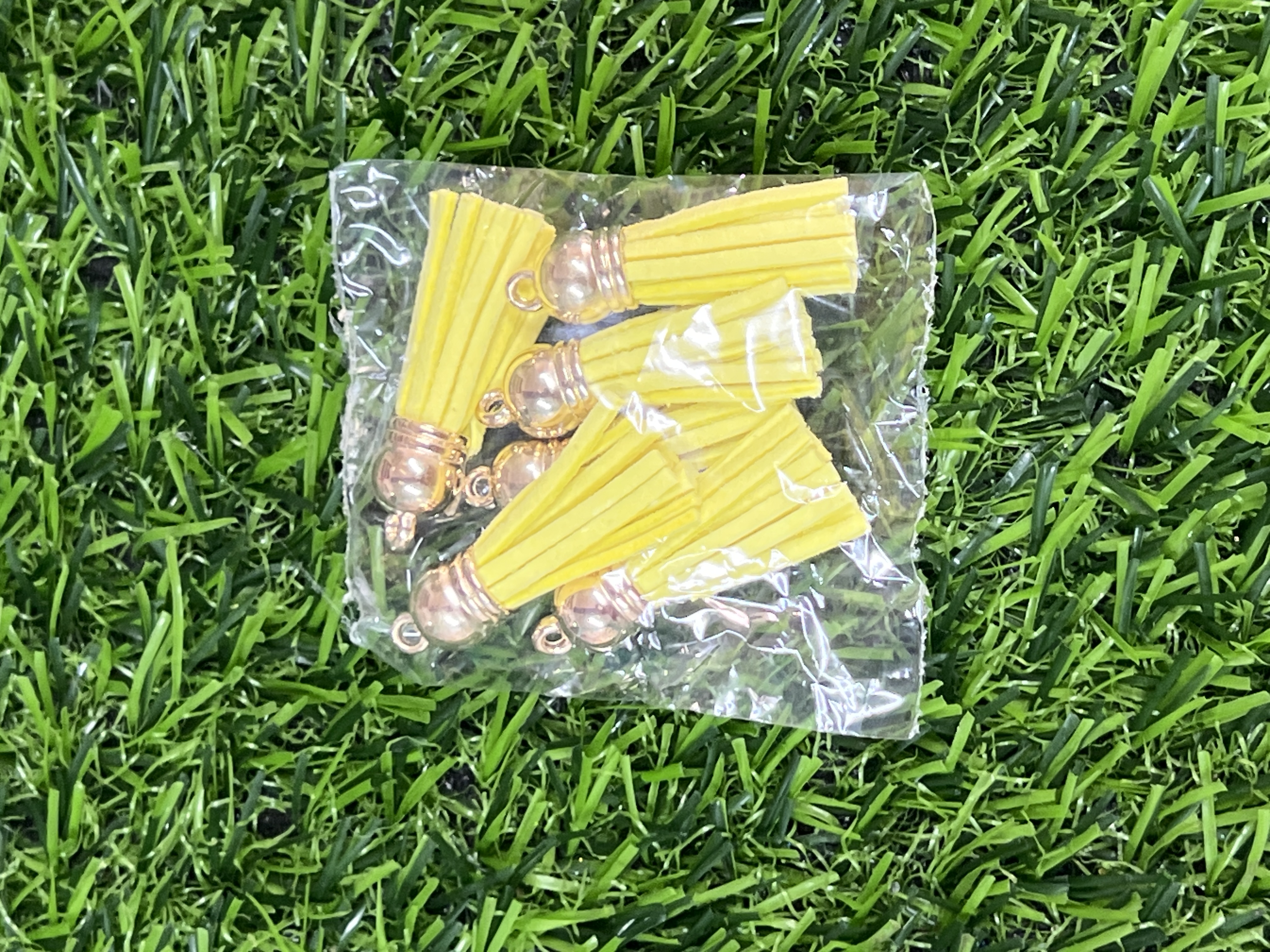 Borlas De Cuerina Tapa Dorada Color Amarillo