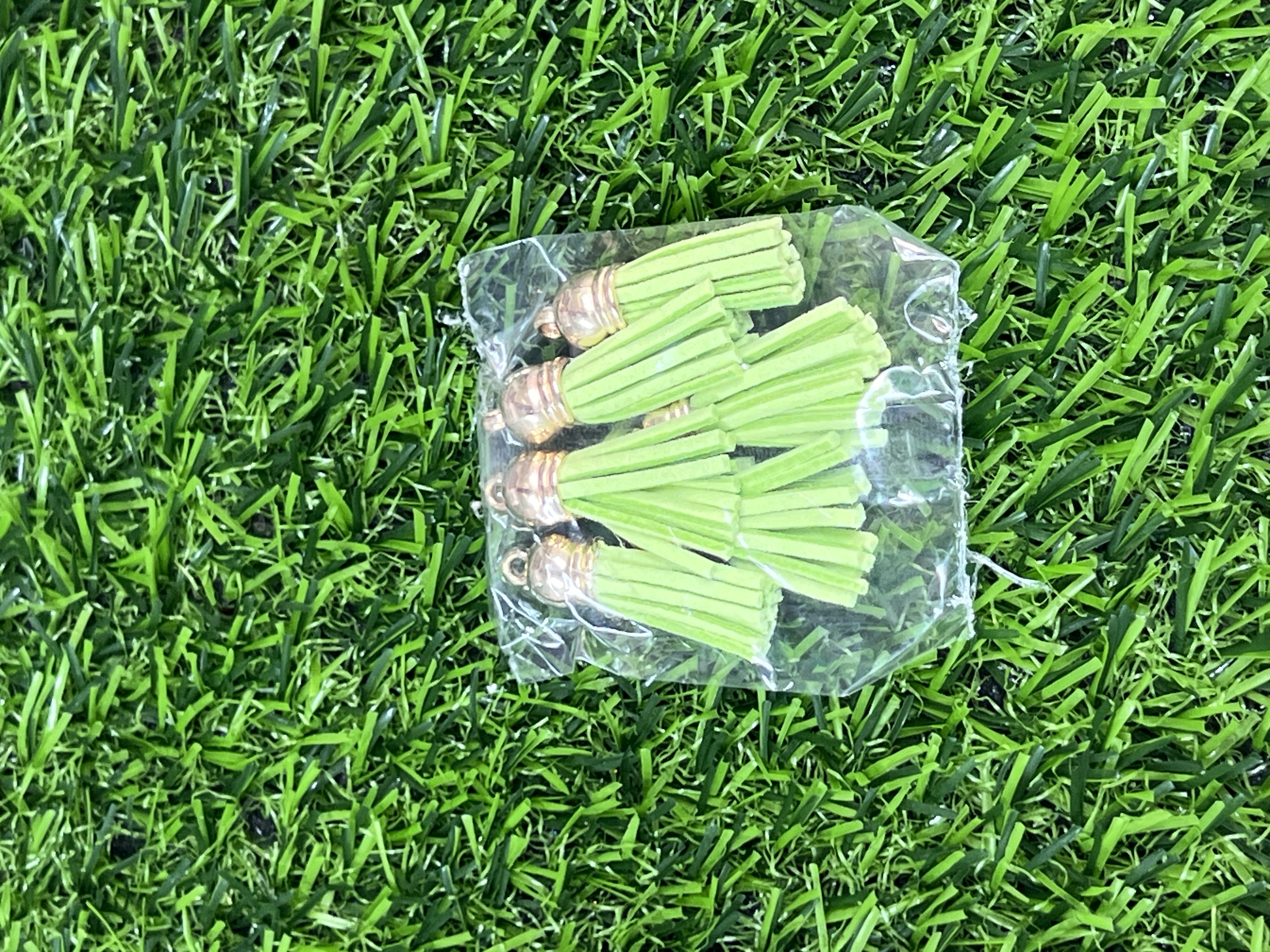 Borlas De Cuerina Tapa Dorada Color Verde Lima