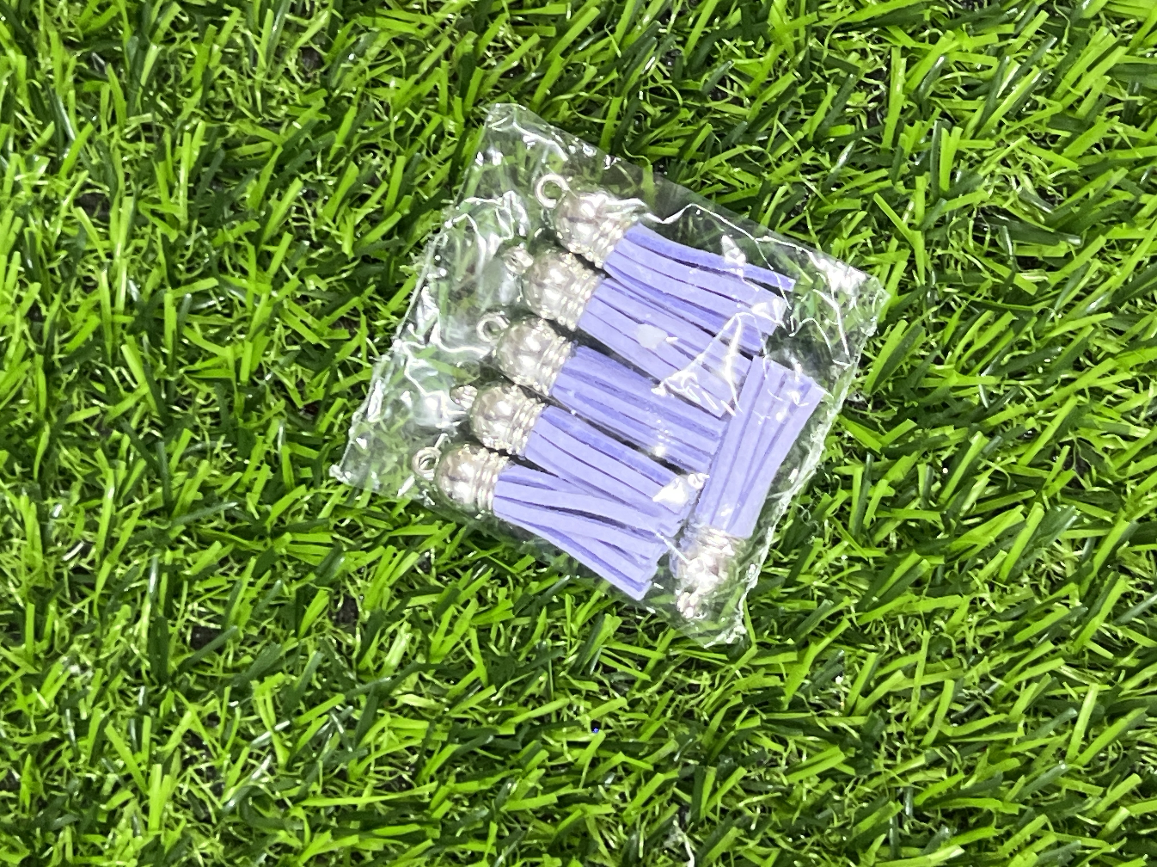 Borlas De Cuerina Tapa Plateada Color Lila