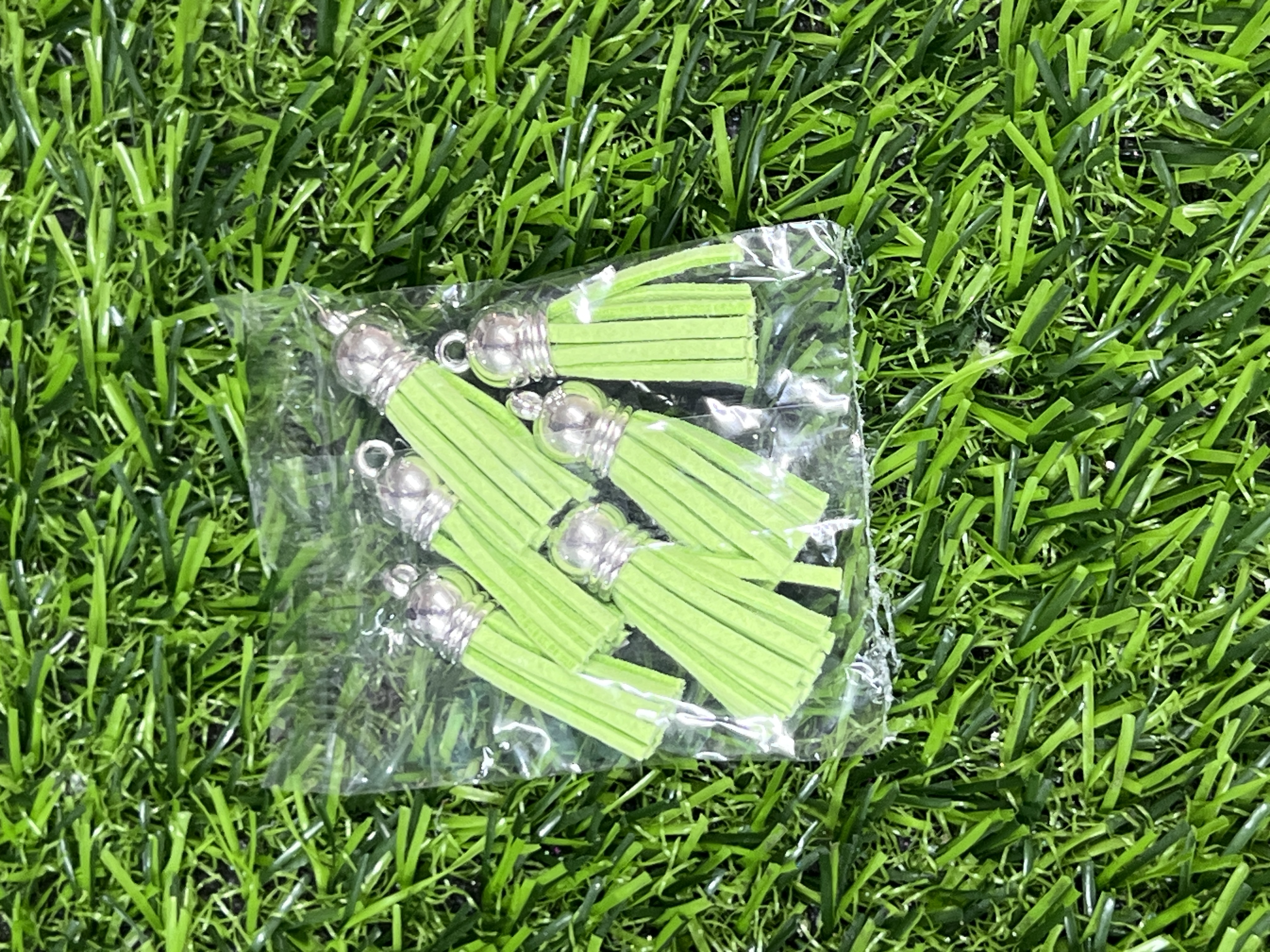 Borlas De Cuerina Tapa Plateada Color Verde Lima