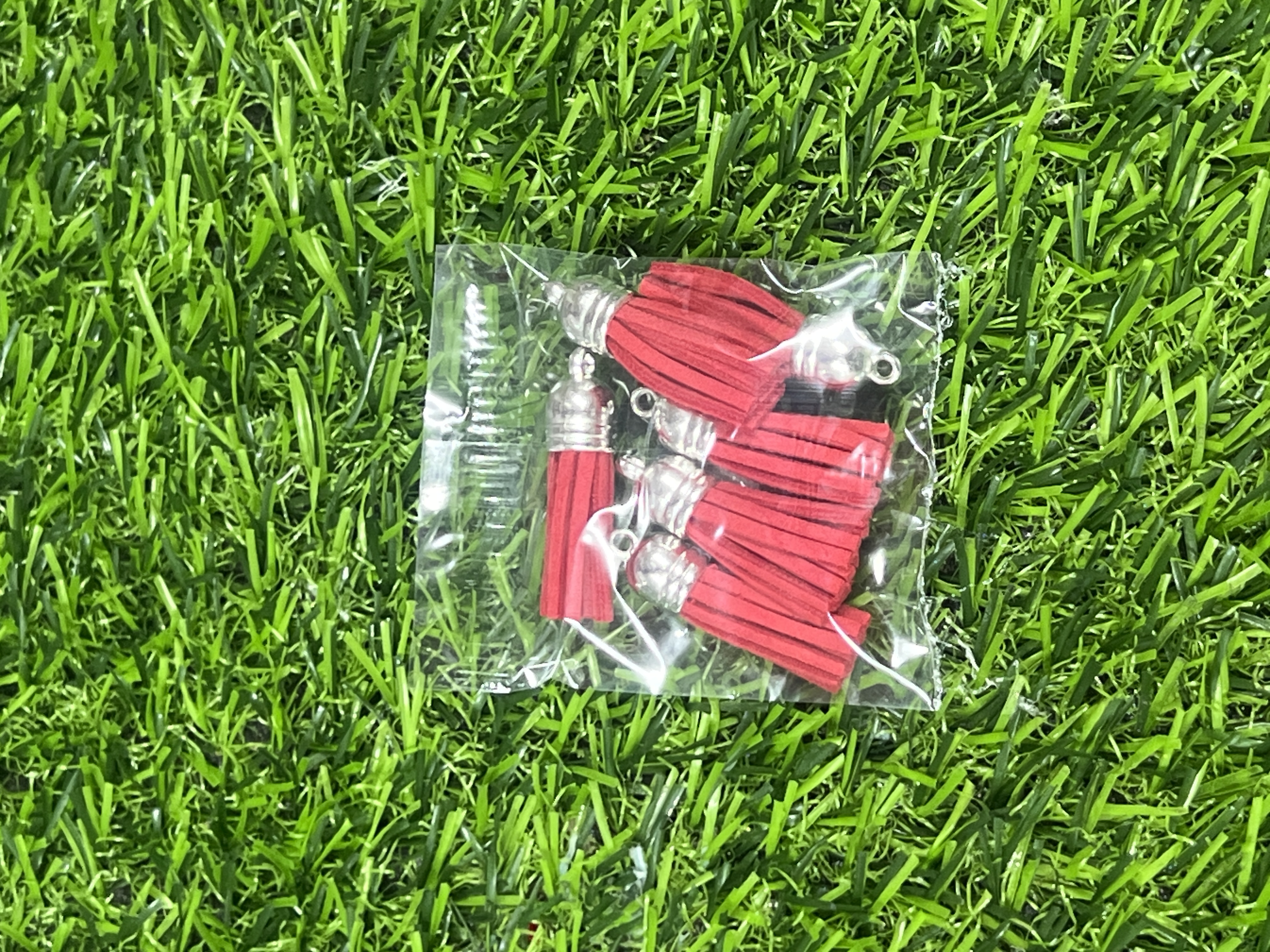 Borlas De Cuerina Tapa Plateada Color Rojo