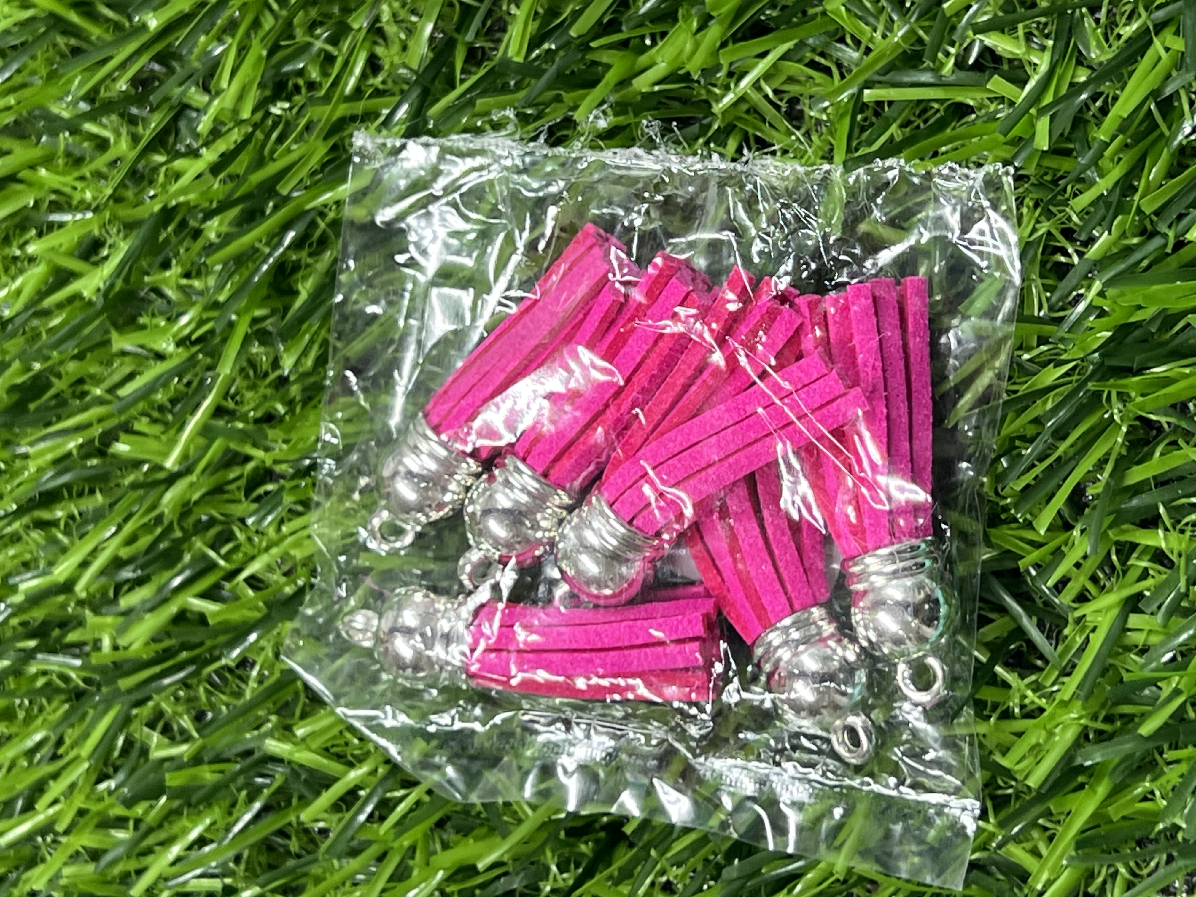 Borlas Cuerina Tapa Plateada Color Fucsia