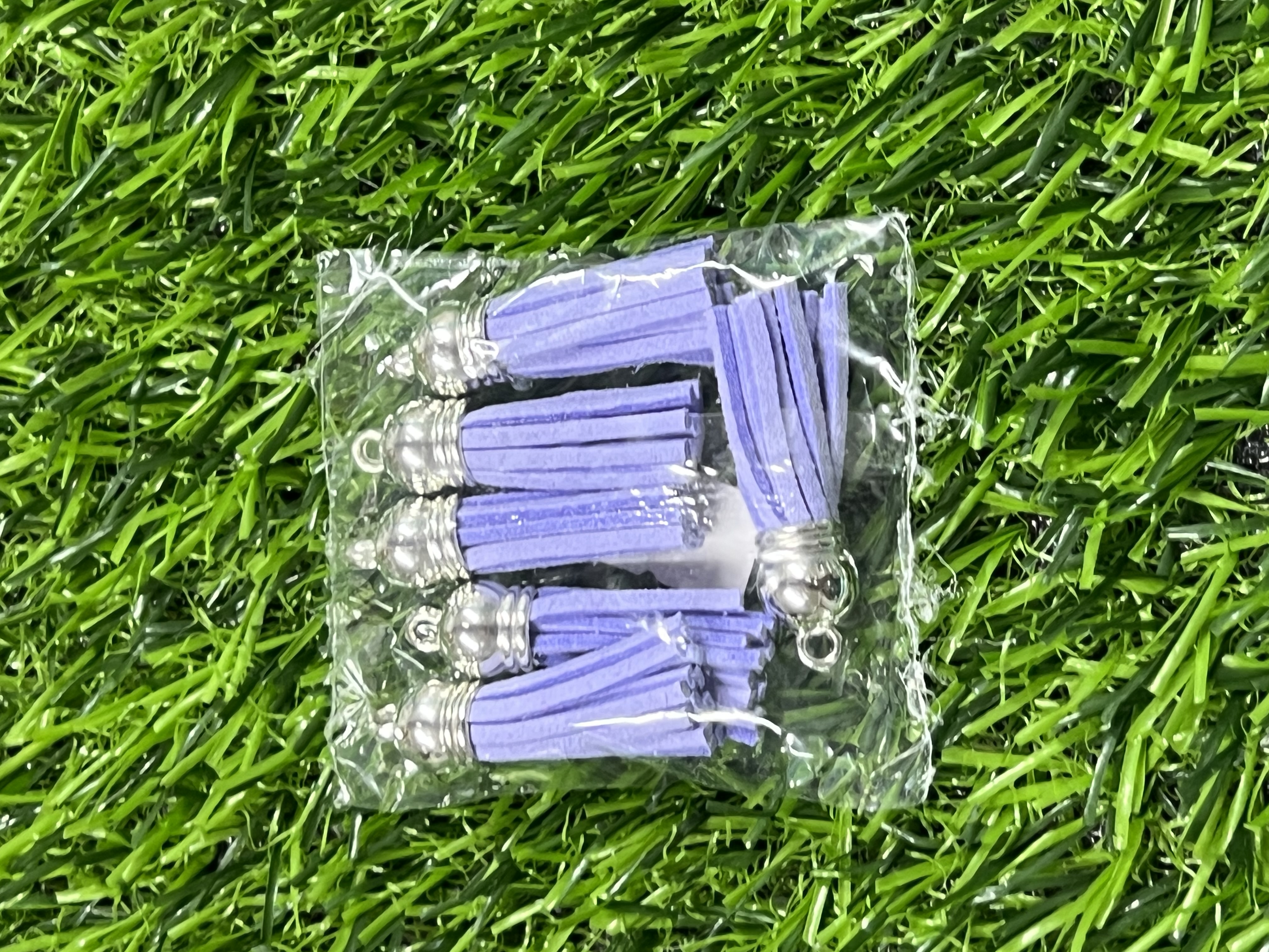 Borlas Cuerina Tapa Plateada Color Lila