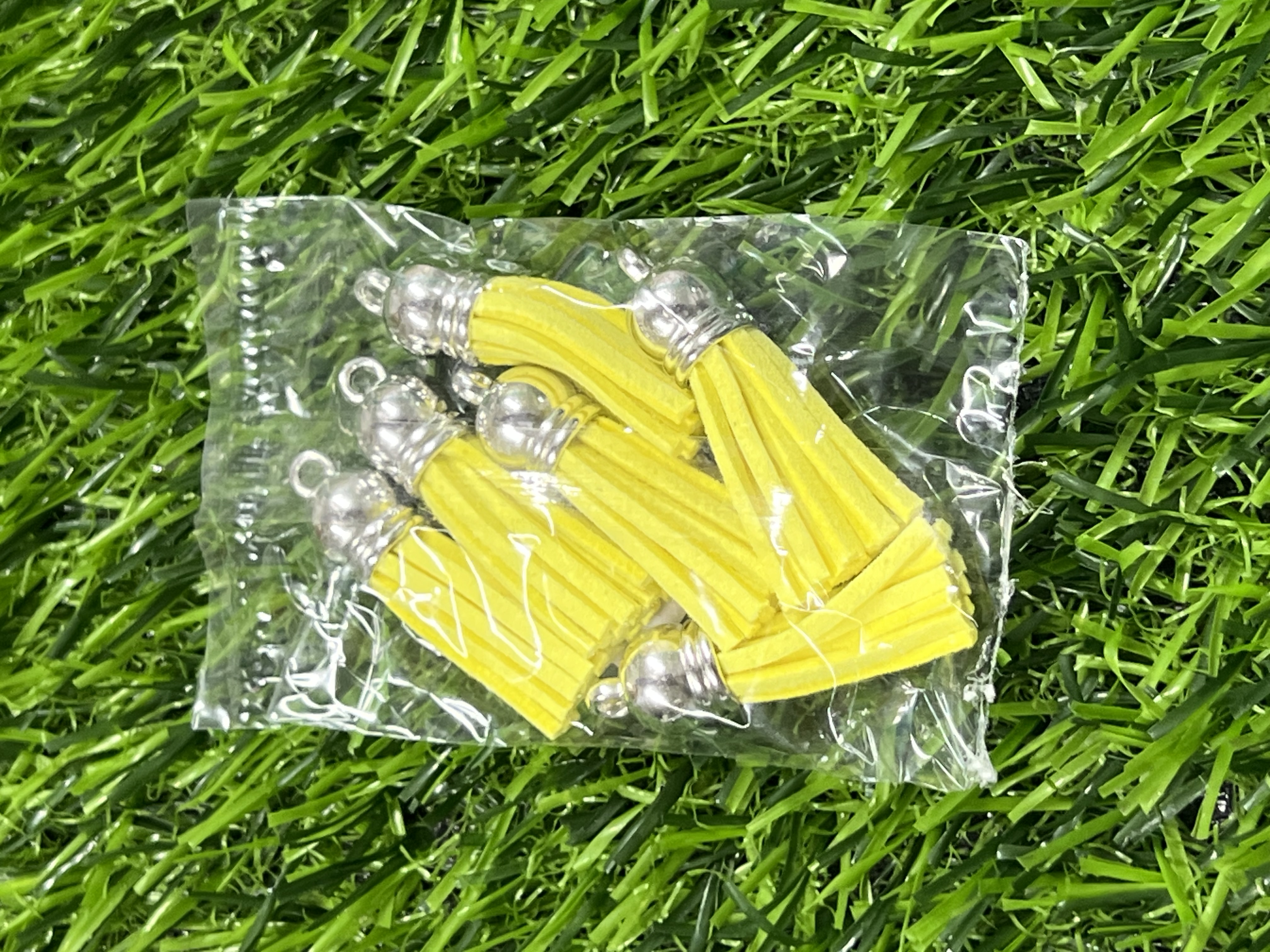 Borlas Cuerina Tapa Plateada Color Amarillo