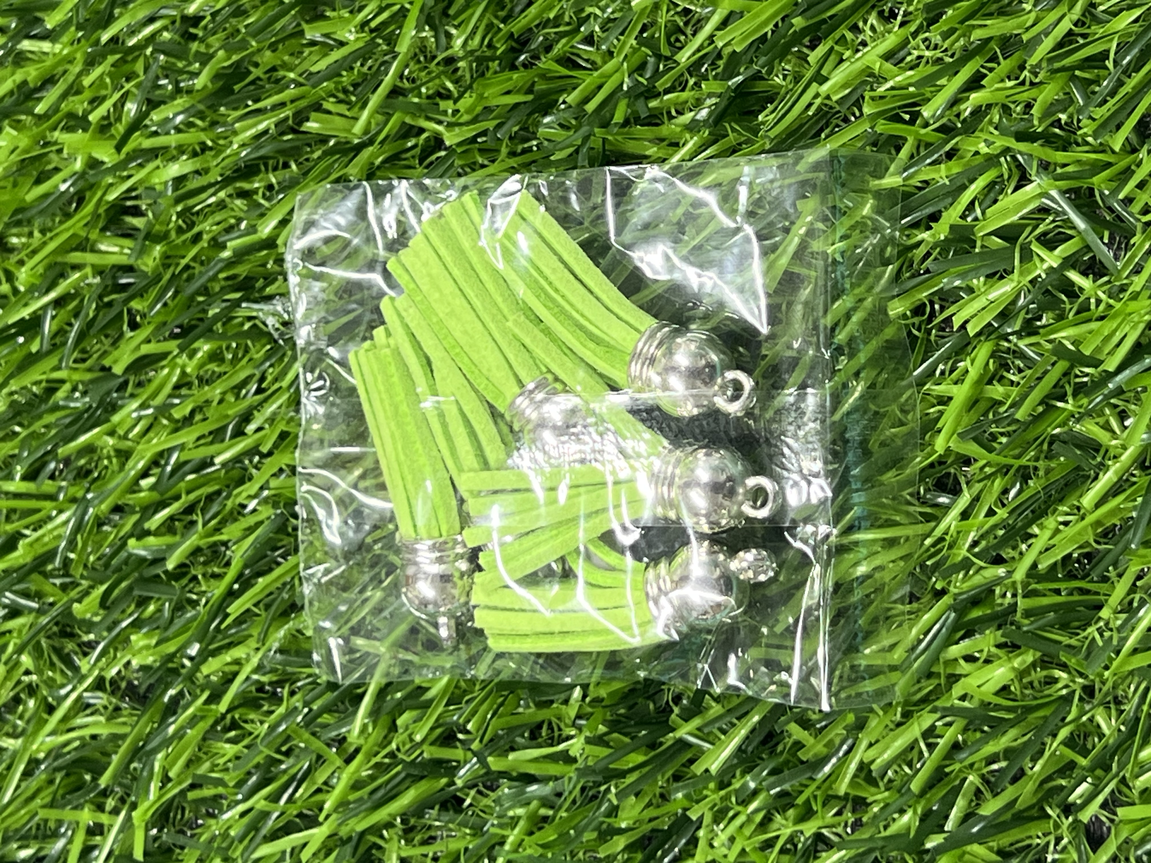 Borlas Cuerina Tapa Plateada Color Verde Lima