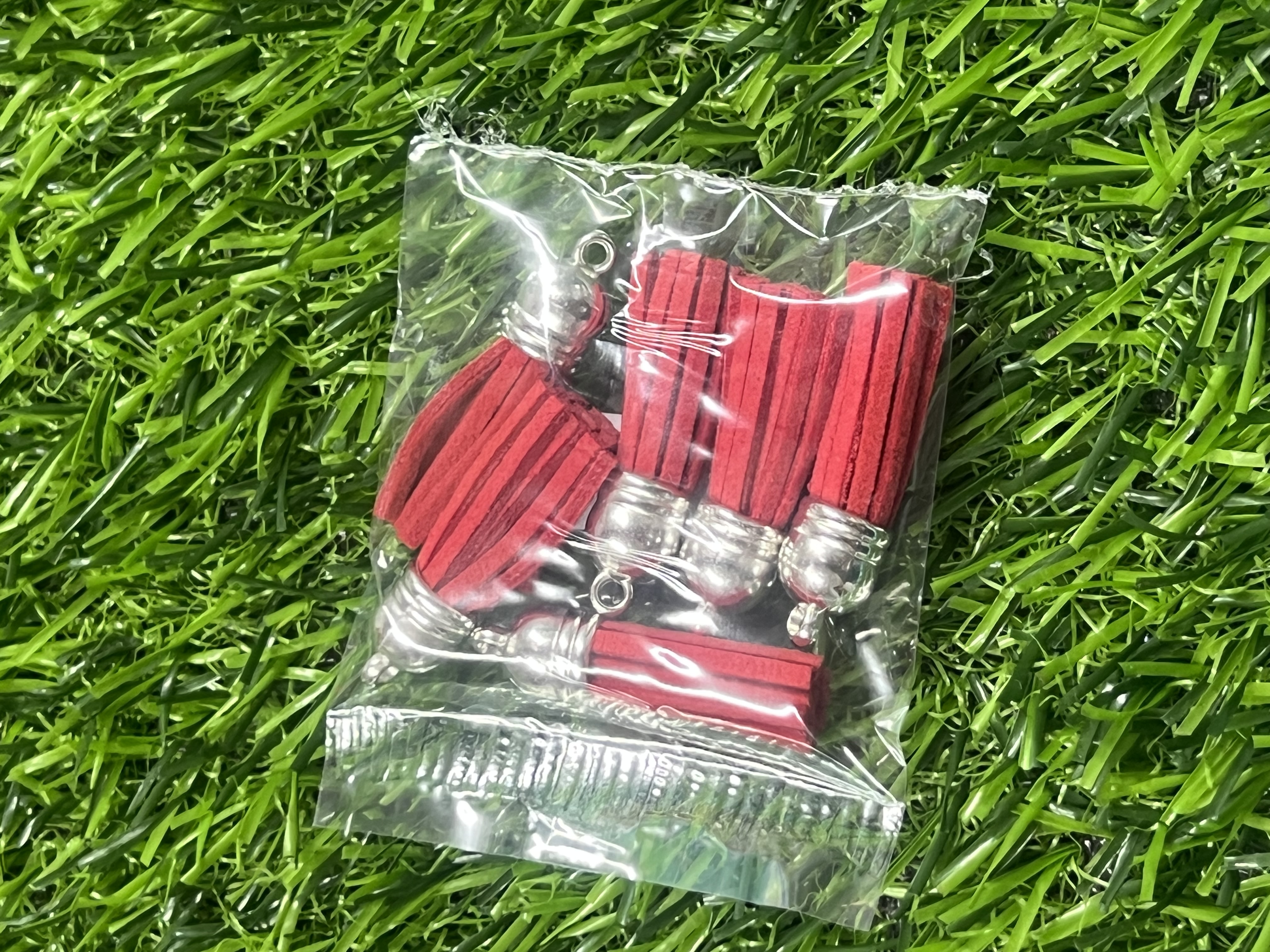 Borlas Cuerina Tapa Plateada Color Rojo