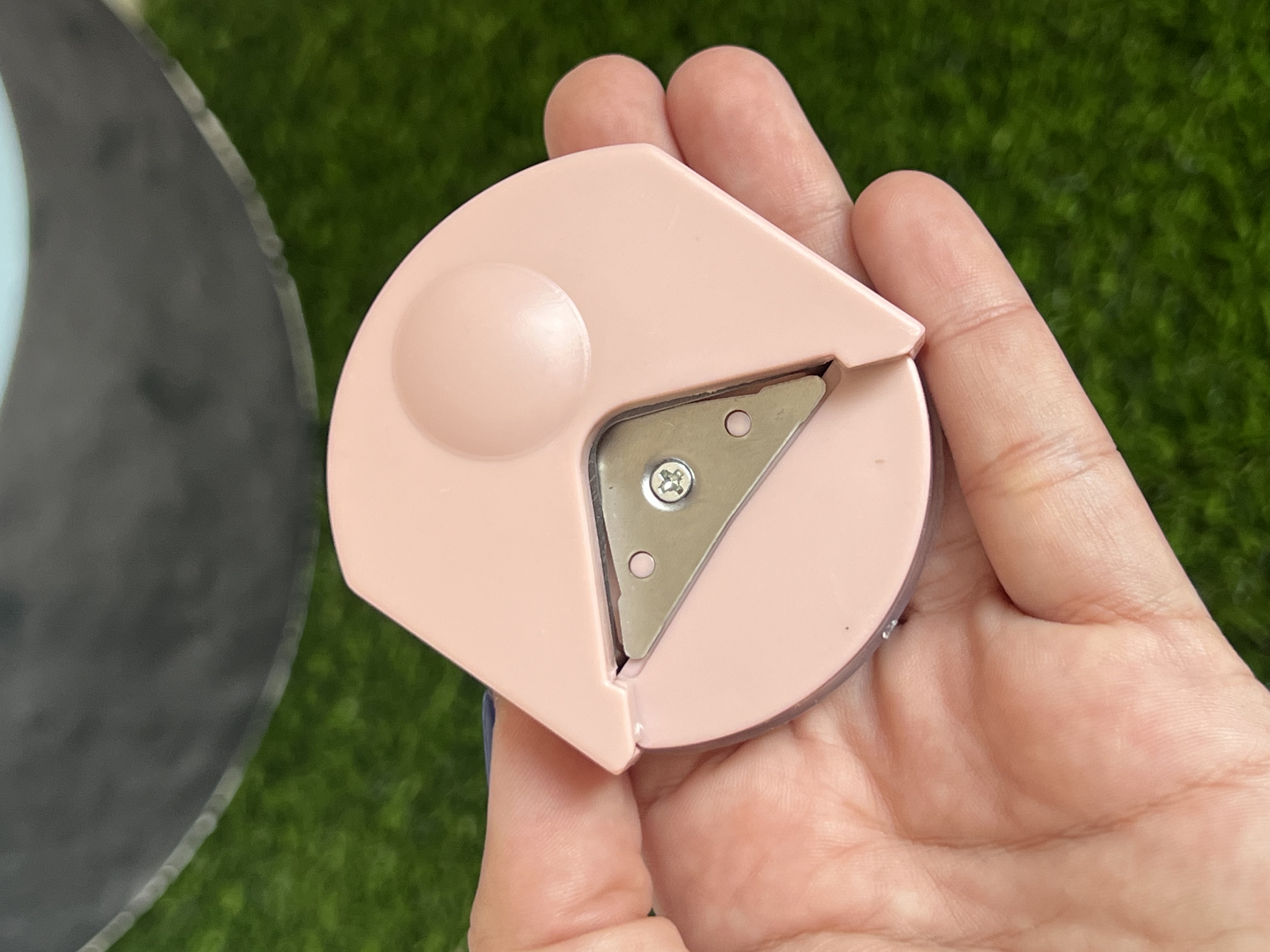 Perforador Cortador de esquinas rosado